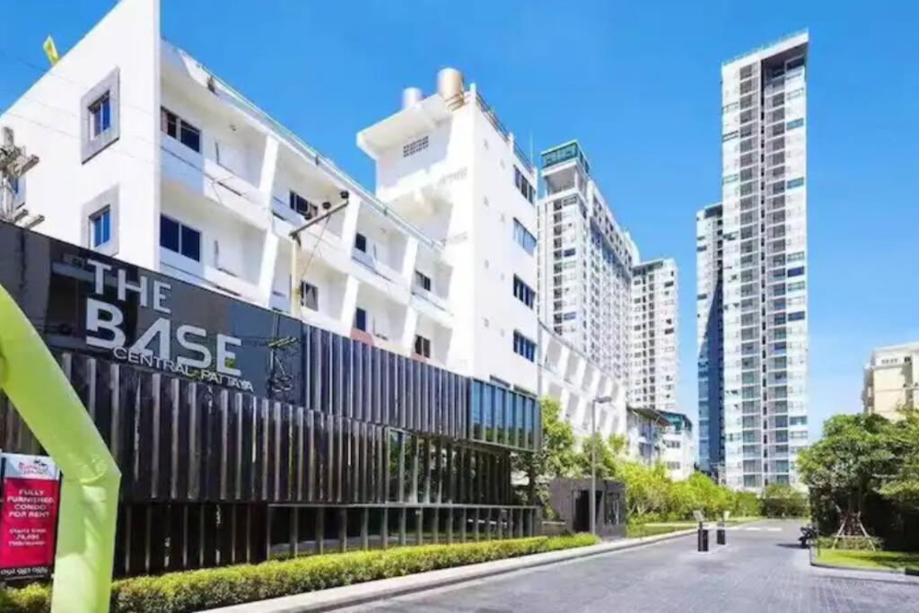 Base Central Pattaya Long Balcony King-Bed With Infinity Pool & Free Netflix! Eksteriør billede