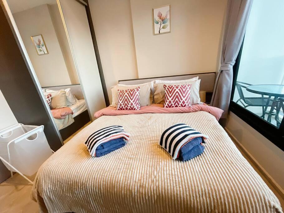 Base Central Pattaya Long Balcony King-Bed With Infinity Pool & Free Netflix! Eksteriør billede