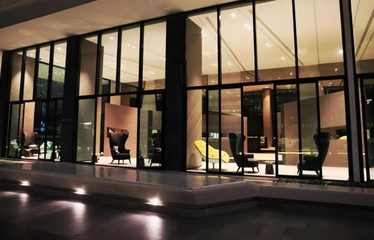 Base Central Pattaya Long Balcony King-Bed With Infinity Pool & Free Netflix! Eksteriør billede