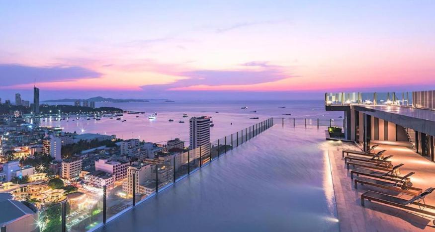 Base Central Pattaya Long Balcony King-Bed With Infinity Pool & Free Netflix! Eksteriør billede