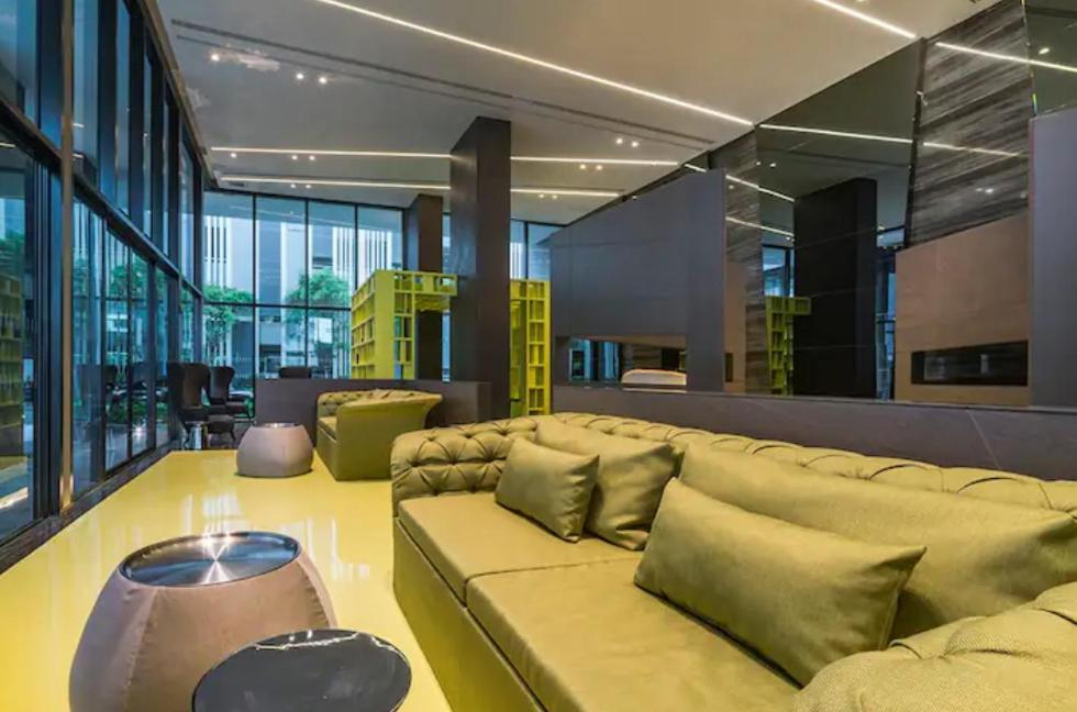Base Central Pattaya Long Balcony King-Bed With Infinity Pool & Free Netflix! Eksteriør billede
