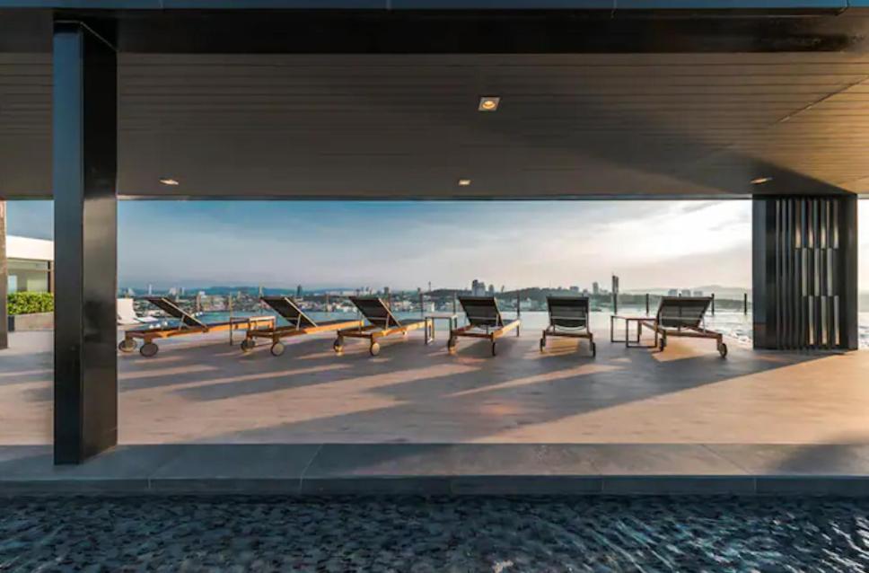Base Central Pattaya Long Balcony King-Bed With Infinity Pool & Free Netflix! Eksteriør billede