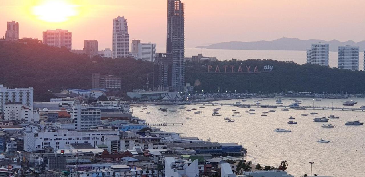 Base Central Pattaya Long Balcony King-Bed With Infinity Pool & Free Netflix! Eksteriør billede