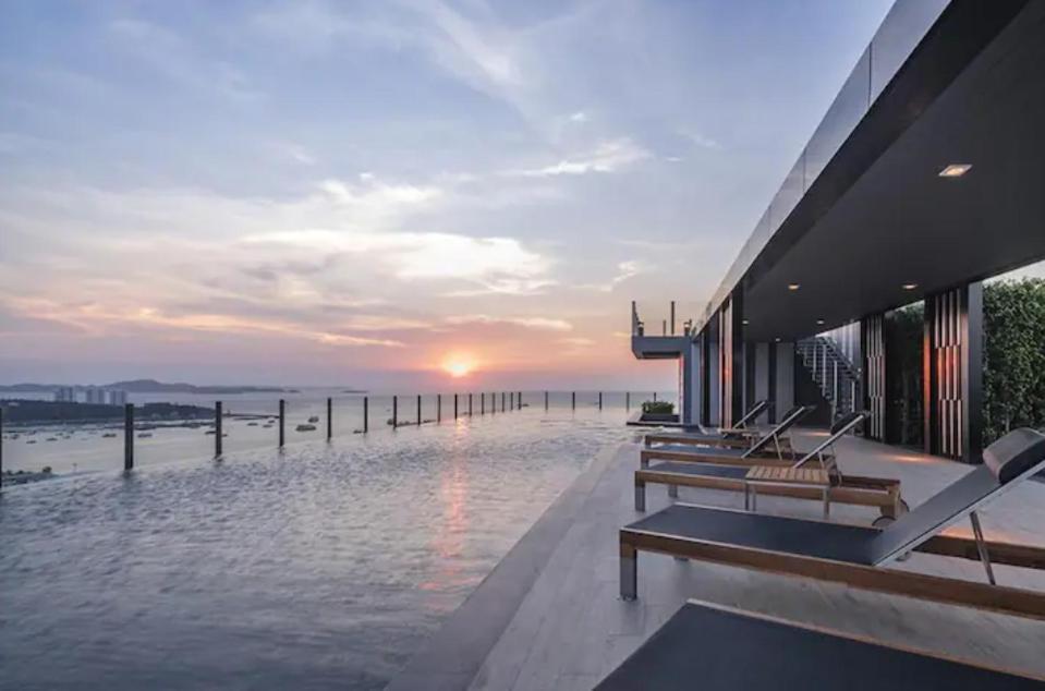 Base Central Pattaya Long Balcony King-Bed With Infinity Pool & Free Netflix! Eksteriør billede