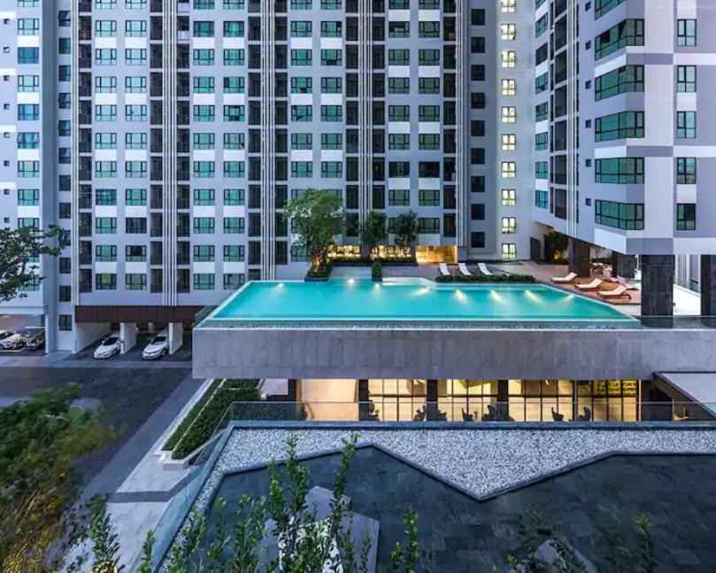 Base Central Pattaya Long Balcony King-Bed With Infinity Pool & Free Netflix! Eksteriør billede