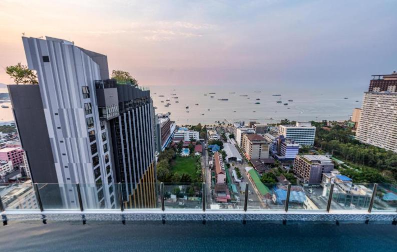 Base Central Pattaya Long Balcony King-Bed With Infinity Pool & Free Netflix! Eksteriør billede